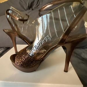 Anne Michelle boutique Bronze heels
